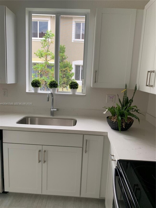 Foto del edificio - 1068 SE 24th Ct