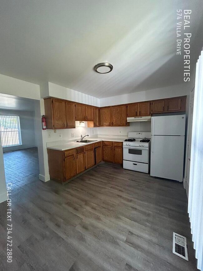 Building Photo - 574 Villa Dr