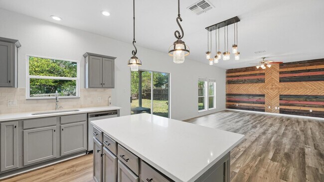 Building Photo - 568 Slippery Rock