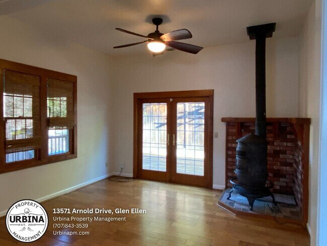 Building Photo - Charming 1920s 3BR/3BA Home Amongst the Tr...