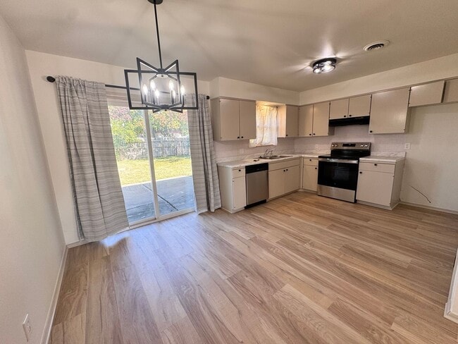 Foto del edificio - 9235 E 32nd St