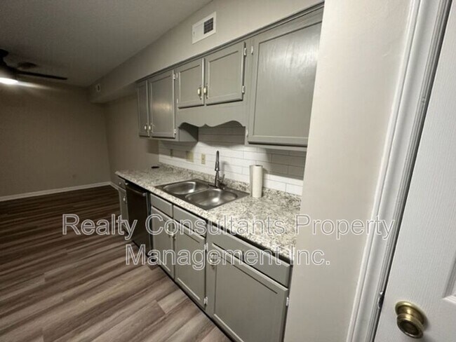 Foto del edificio - 800 Folly Ct