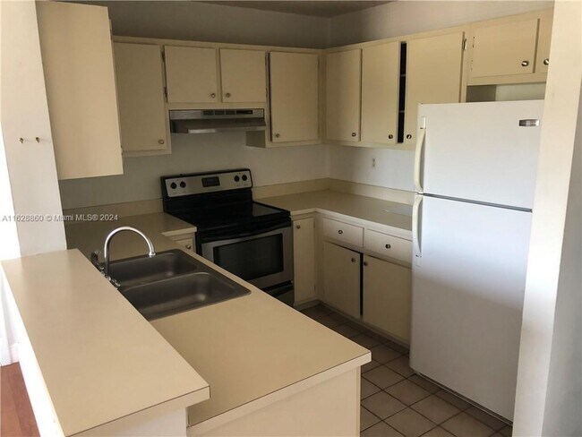 Foto del edificio - 350 Palm Cir W