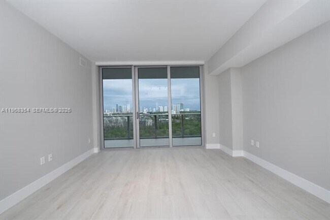 Foto del edificio - 16385 Biscayne Blvd