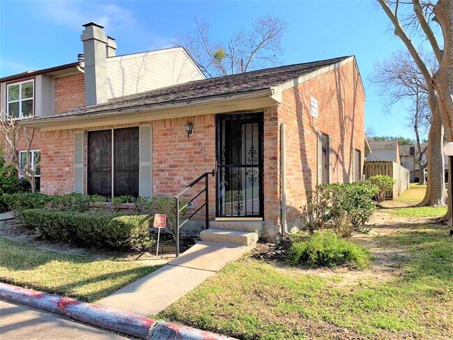 Building Photo - 9277 Westwood Village Dr