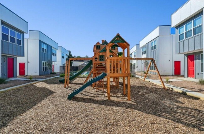 Building Photo - 13588 Ella Blvd