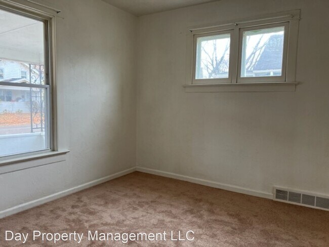 Building Photo - 3 br, 1.5 bath House - 218 N Outagamie St.