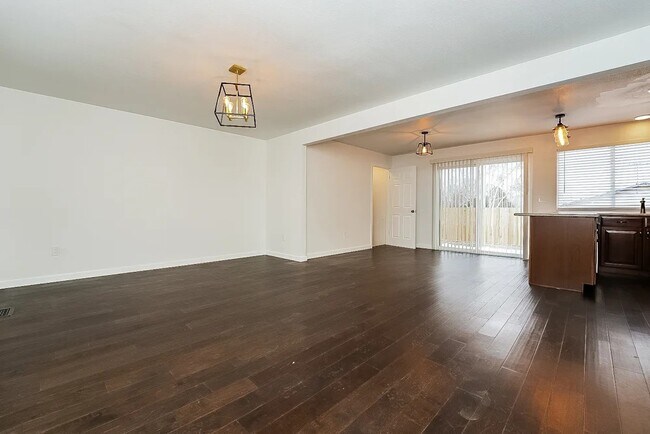 Foto del edificio - 2891 S Mobile St