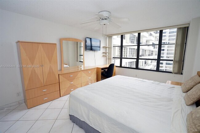 Foto del edificio - 600 Three Islands Boulevard