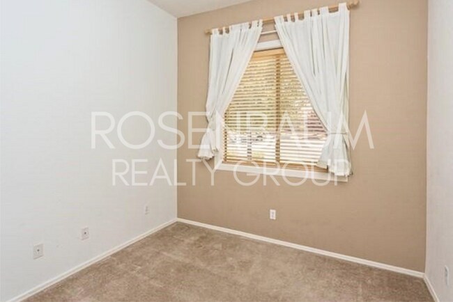 Foto del edificio - Beautiful 3-bedrooms, 2-baths home tucked ...