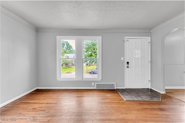 Building Photo - 15605 Benhoff Dr