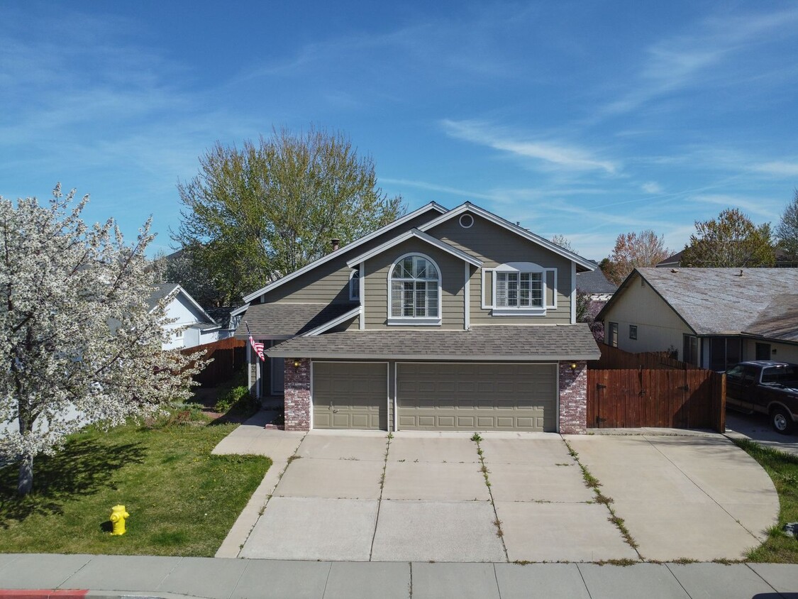 Primary Photo - Sparks Home Near Vista Blvd