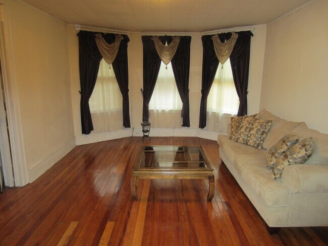 Building Photo - 899 S 18th St