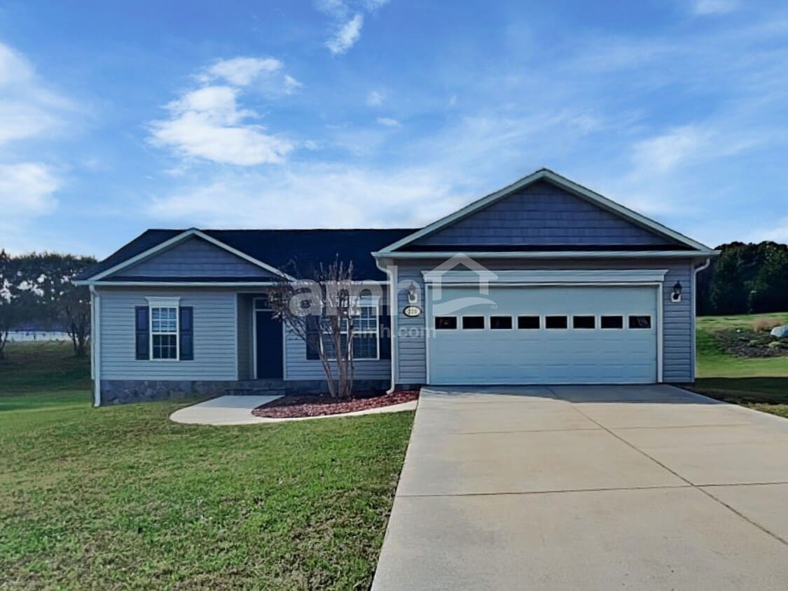 Primary Photo - 220 Ash Dr