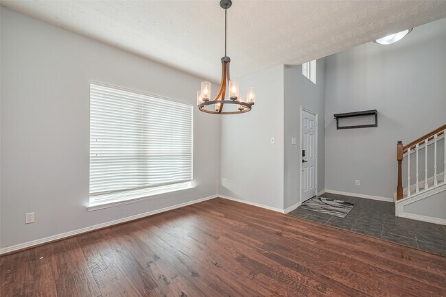 Building Photo - 2202 Highland Crossing Dr