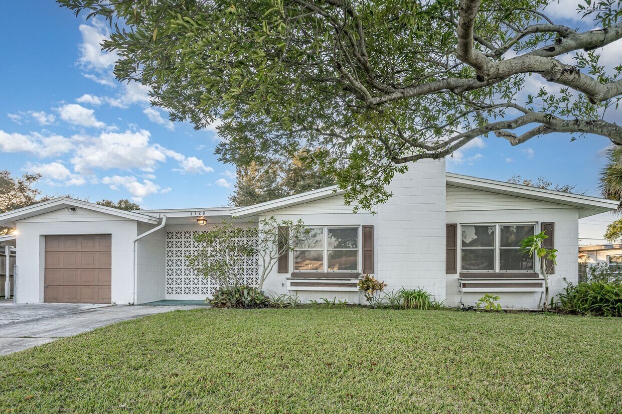 Foto principal - 4320 Beacon Ave