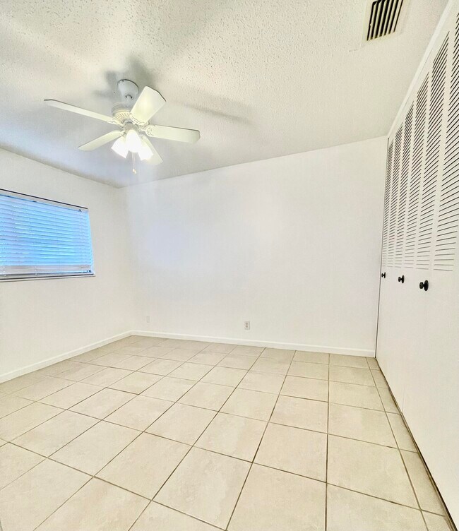 Foto del edificio - 2521 Emory Dr W