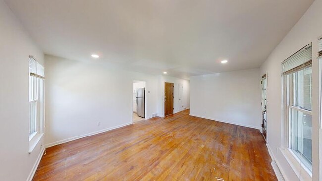 Building Photo - 1615 Peach St