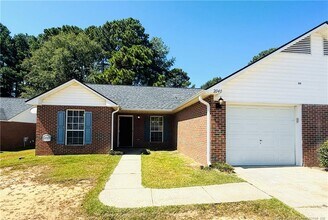 Building Photo - 2040 Glenwick Dr