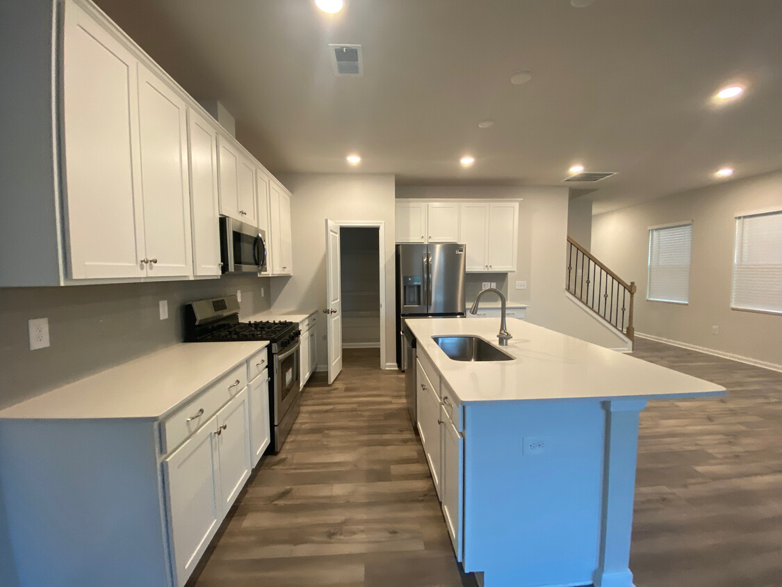 Foto principal - Room in Townhome on Canton Side Ave