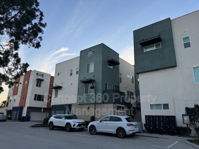 Foto del edificio - 9942 Artesia Blvd