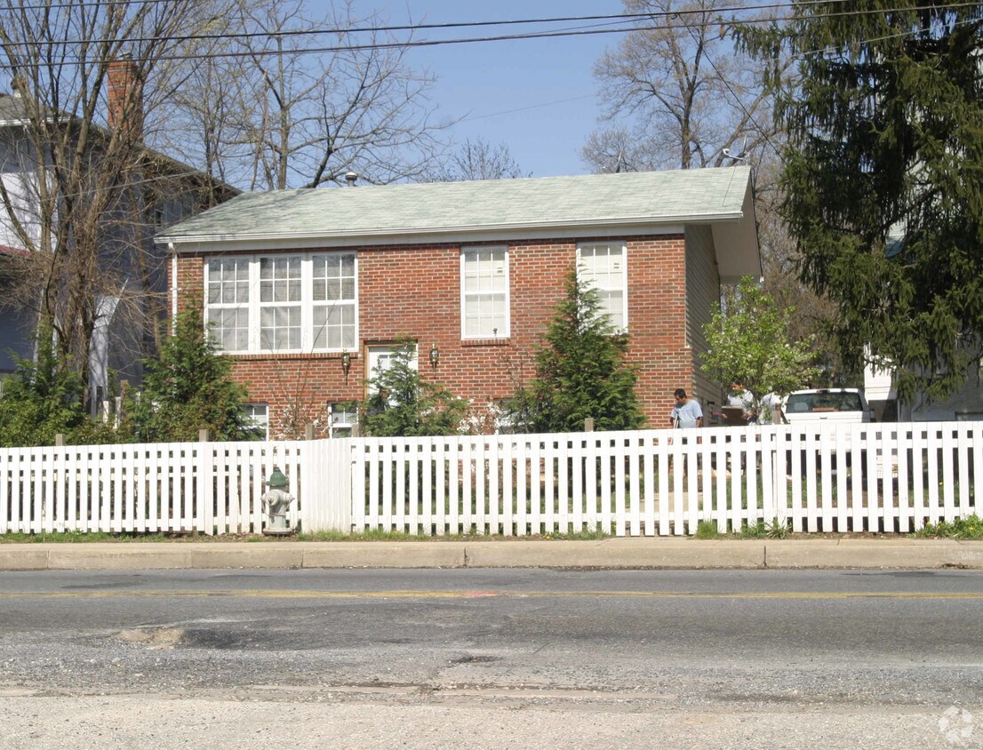 Foto del edificio - 7142 Carroll Ave