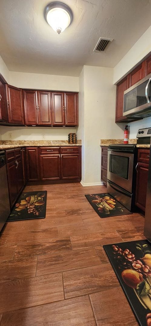 Building Photo - Charming 3-Bed, 2-Bath Home in Desirable Northwood South