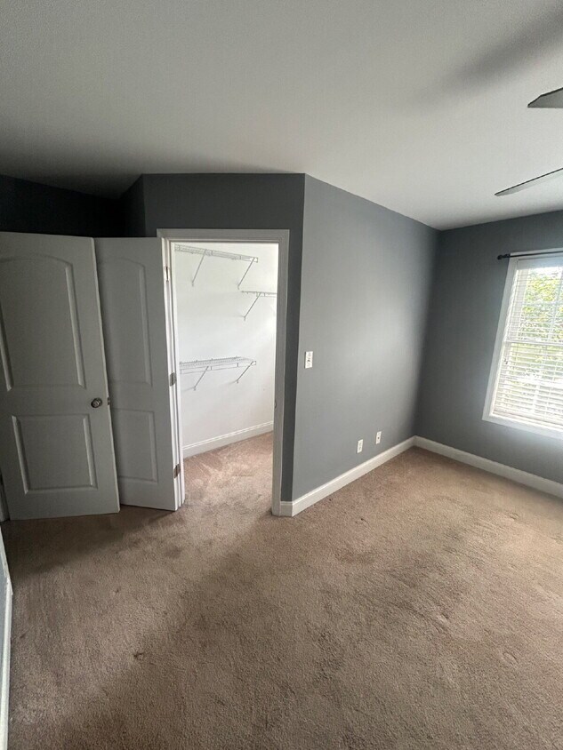 Building Photo - 3 bed 2.5 bath Townhome just off Timberlak...