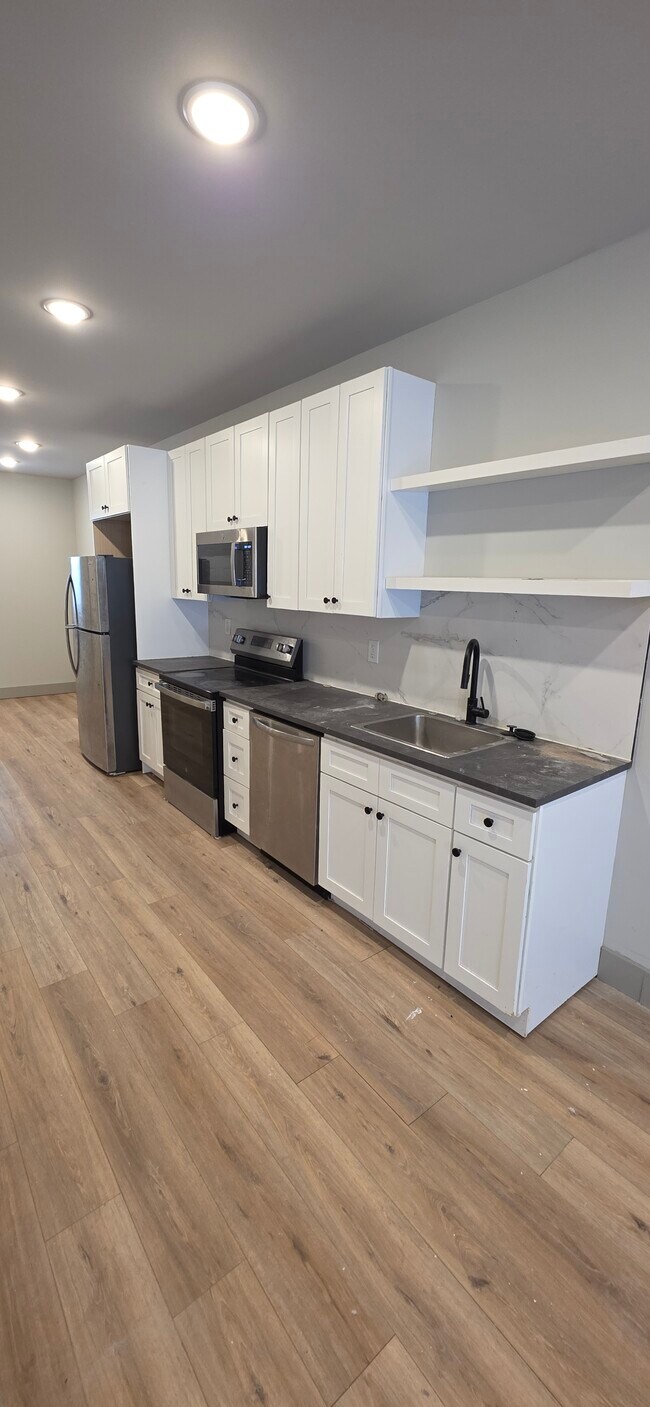 Building Photo - 435 N Glover St