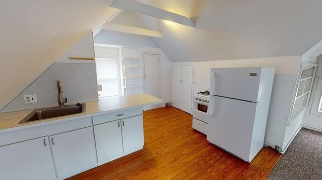 Building Photo - 1322 S Forest Ave