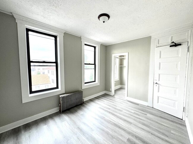 Building Photo - 185 Beacon Ave