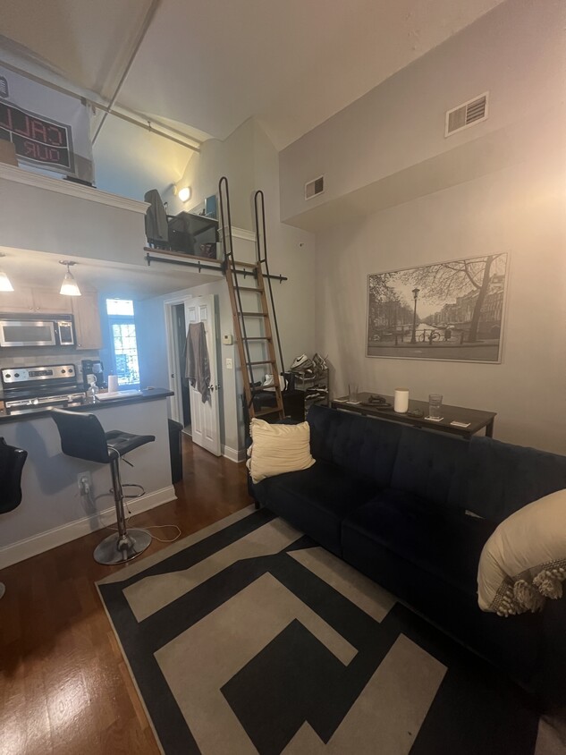 Primary Photo - 1 Academy Cir