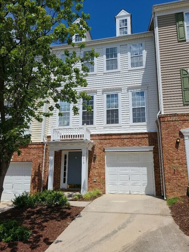 Foto principal - 7018 Mead Ln