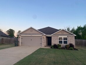 Building Photo - 220 Harper Dr