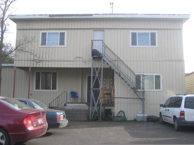Building Photo - 108 5th St
