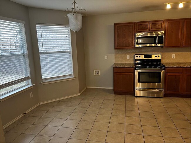Building Photo - 910 Indian Meadow Dr