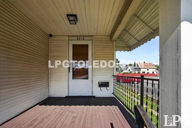 Foto del edificio - 3318 Stickney Ave