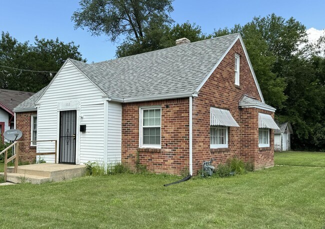 Building Photo - 303 N Henrietta Ave