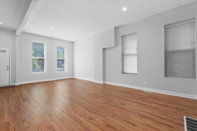 Foto del edificio - 2 bedroom in Chicago IL 60622