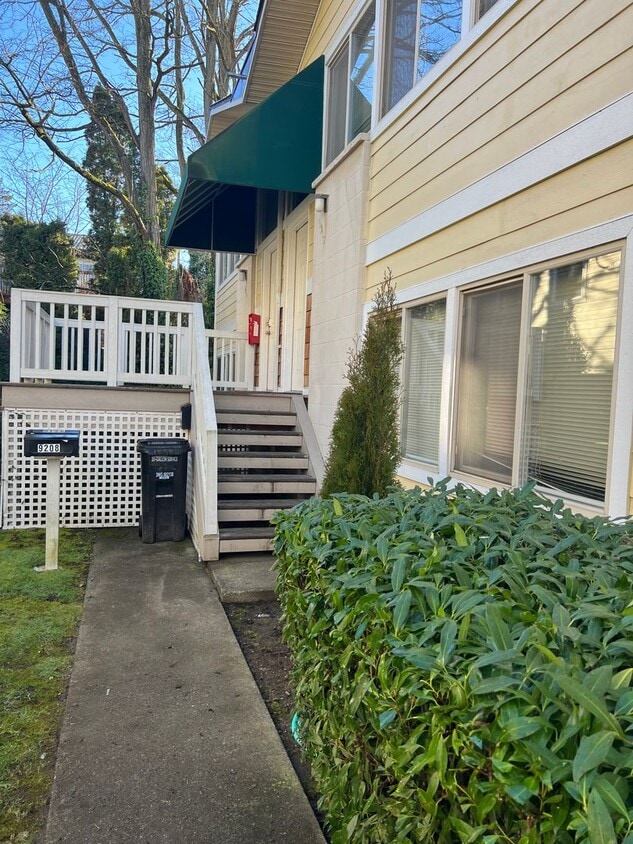 Primary Photo - 4-Bedroom North Green Lake Townhouse-Style...