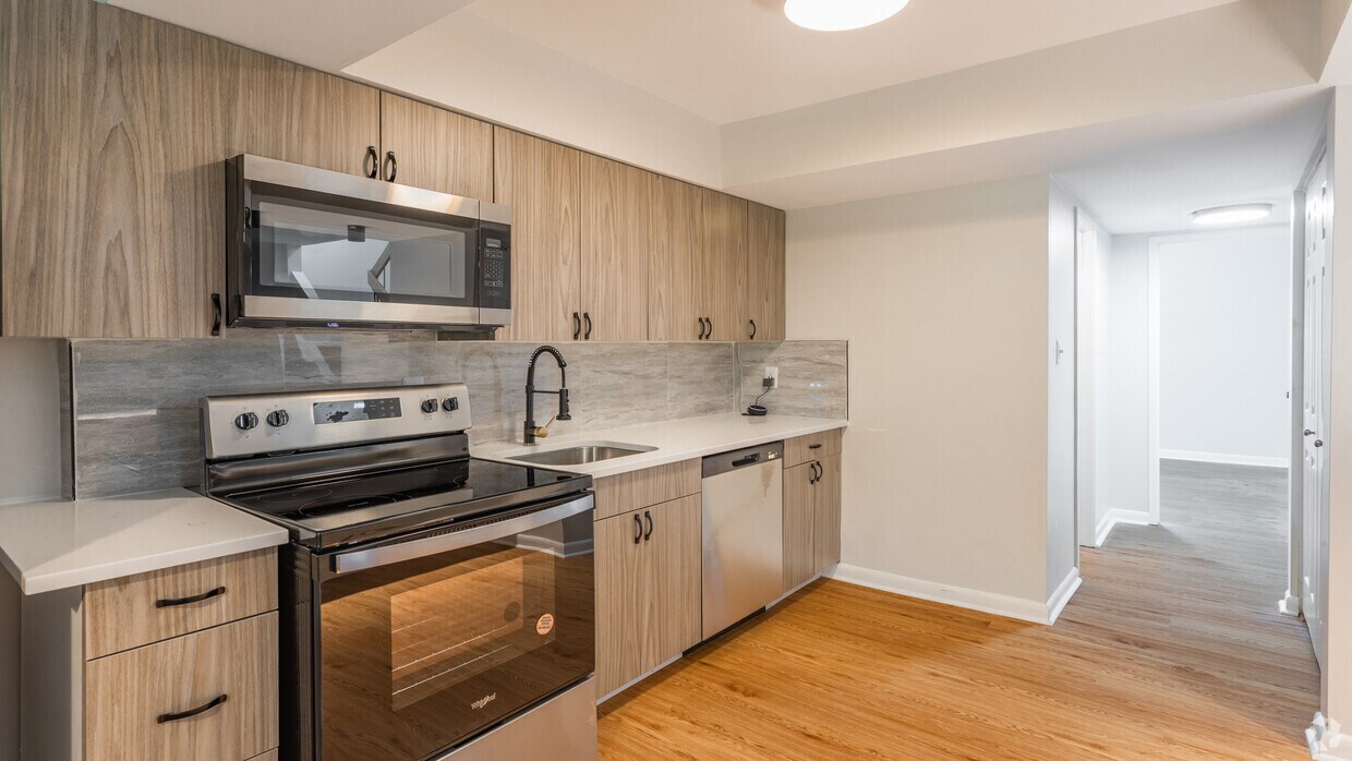 Grand Lake Apartments in Newport News, VA