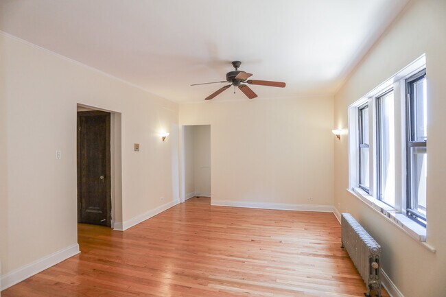 Building Photo - 2408 W Lunt Ave