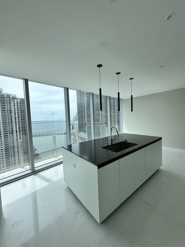 Foto del edificio - 270 Biscayne Boulevard Way