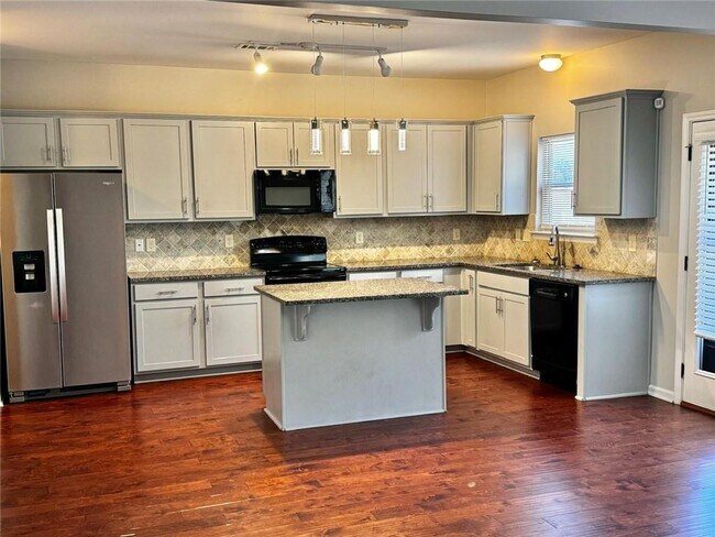 Foto del edificio - 2230 Village Trail Ct