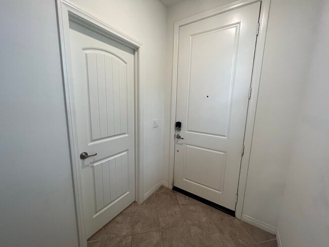 Building Photo - NEWER CONSTRUCTION + PRIME LOCATION 3 bed ...