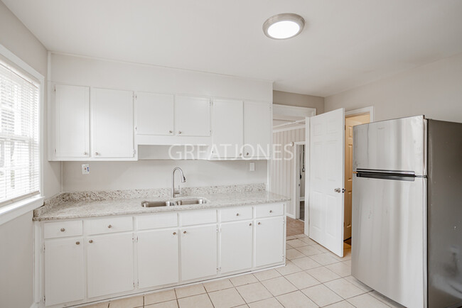 Building Photo - 1210 Briarwood Ave