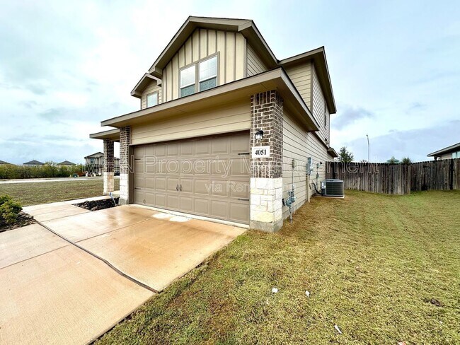 Foto del edificio - 4051 Basil Mdw