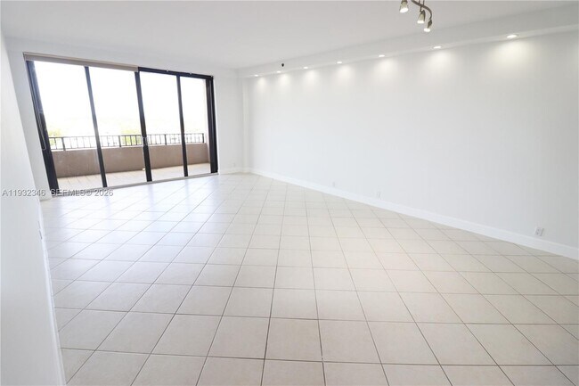 Foto del edificio - 151 Crandon Blvd