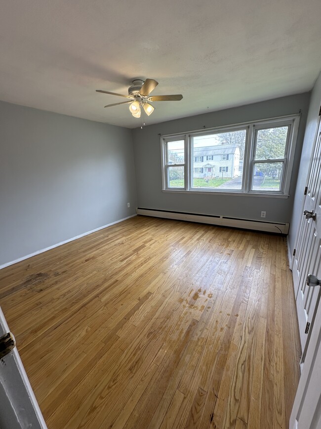 Master BR - 229 Middletown Ave