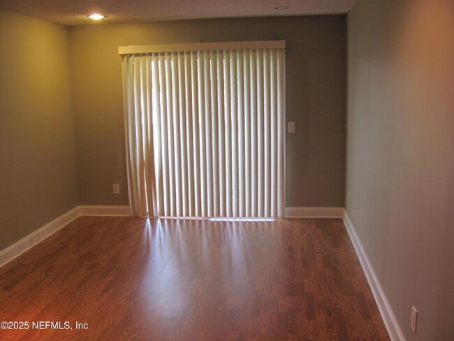 Building Photo - 650 W Pope Rd
